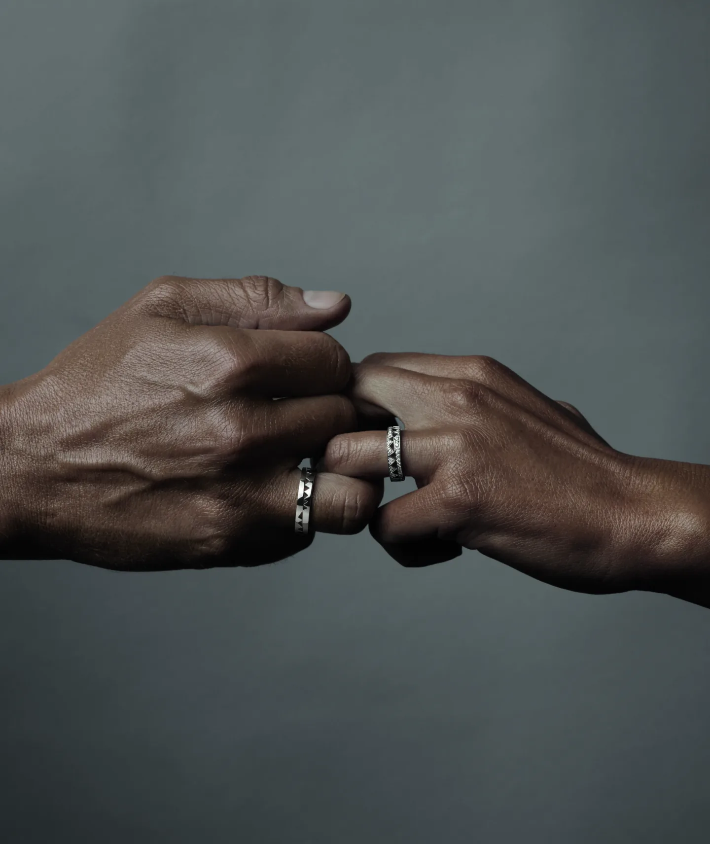 Akillis Goes Rock'n'Roll With Its 'Capture Me' Collection