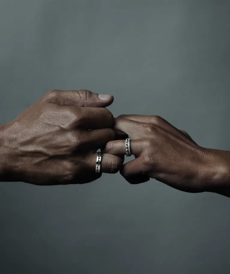 Akillis Goes Rock'n'Roll With Its 'Capture Me' Collection